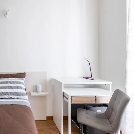 To.sta Bwithoutb Sharing Nel Centro Di * Turin