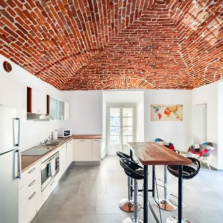 To.sta Bwithoutb Sharing Nel Centro Di * Turin